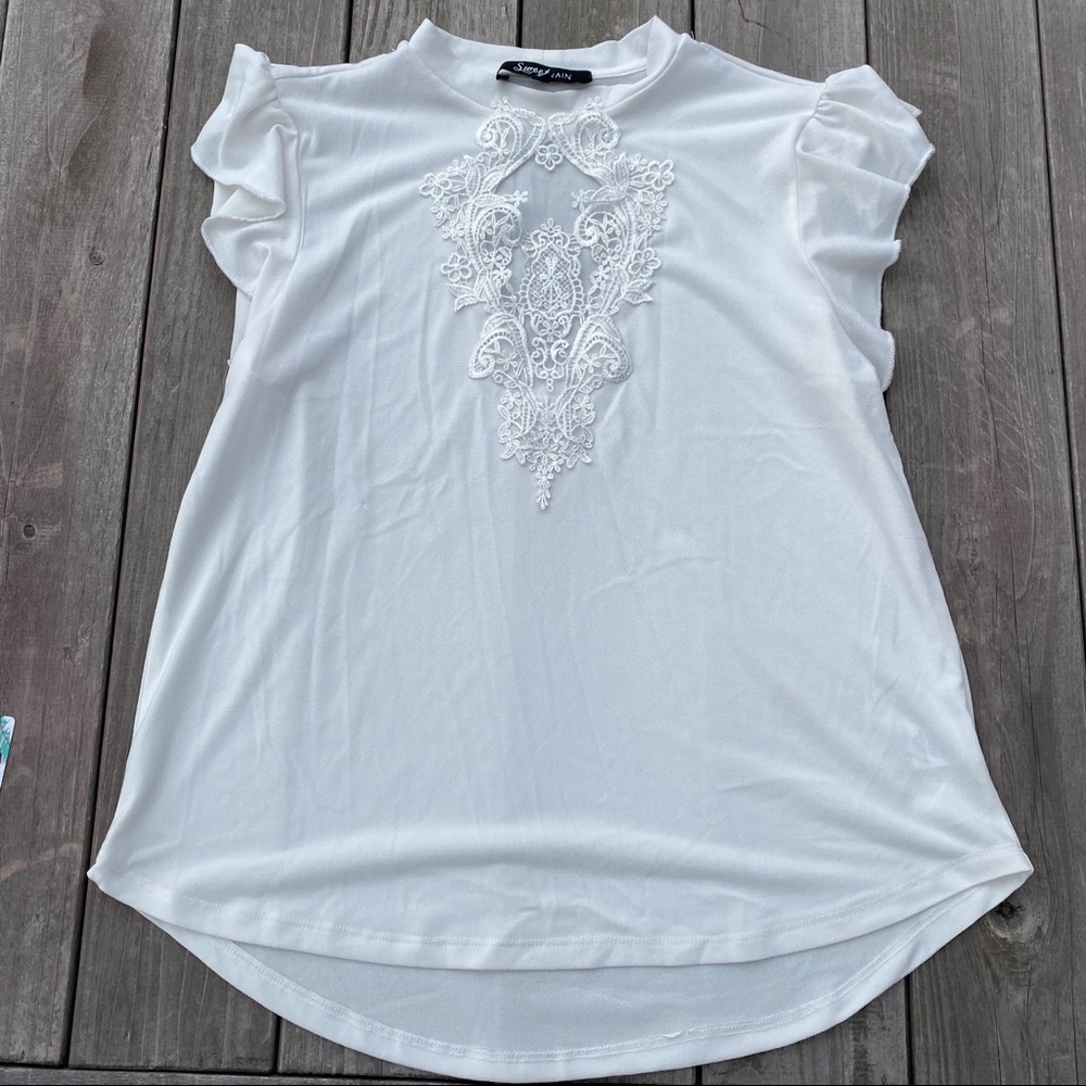 SOLD!!! ⭐️3/$12⭐️ Top Lace and Ruffles